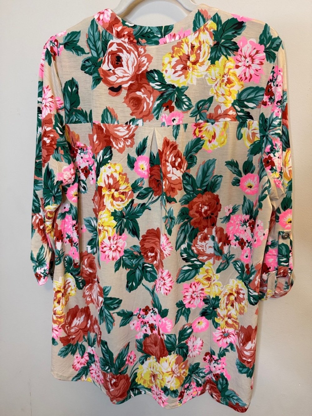 NWT - Dear Scarlett Women’s Floral Tunic In Beige & Pink - Size XL, 2XL and 3XL - Picture 5 of 5
